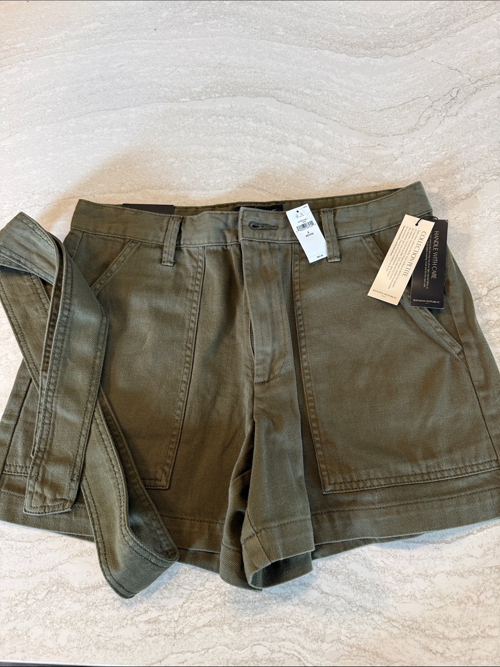 Banana Republic olive cargo shorts 8 petite